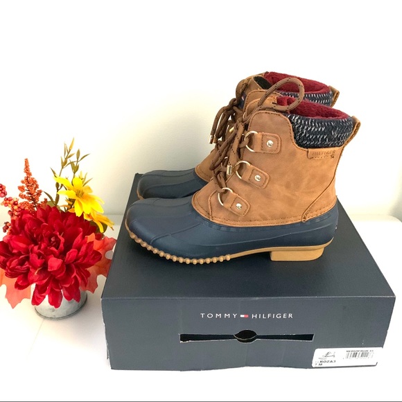 Tommy Hilfiger Roza3 Duck Boot - Picture 5 of 9